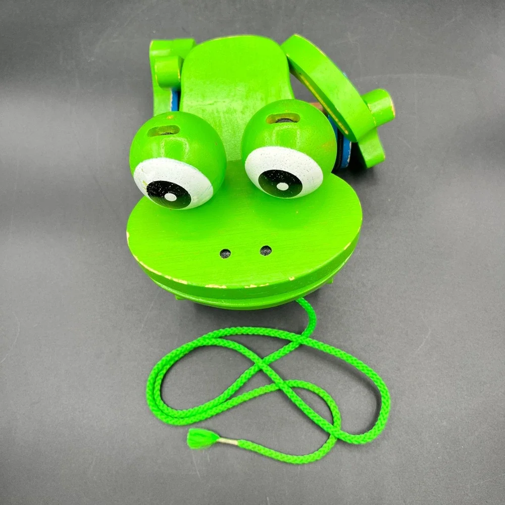 Melissa & Doug Wooden Frog Pull Toy Green Blue Hopping Action Toddler Toy‎